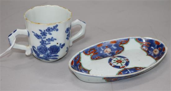A Chinese export Imari oval dish and a two handled cup, 18th Century